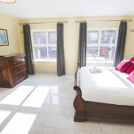 Sir John Rodgersons Quay Apartment *